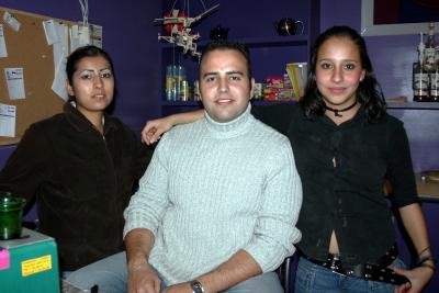 19 de diciembre de 2004


Valeria Macías, Raúl Weber y Yazmín Sánchez