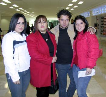 Paola Sánchez, Mariana Solís, Rita Azpilcueta e Iván Muñoz viajaron a Mérida.