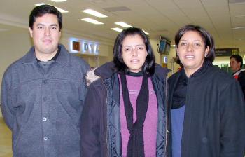 19 de diciembre de 2004

Patricia Facio, Beatriz Facio, y Pedro Camarillo viajaron a París Francia.