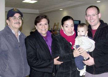 21 de diciembre de 2004

Éricka y Michelle Van de Water viajaron a Holanda y fueron despedidos por Ana María y Jesús Moreno
