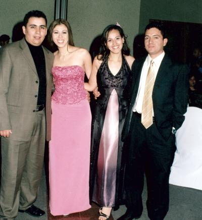Armando Chávez, Eunice Martínez, Paty Sánchez, Joaquin Guerreo, en una graduación.