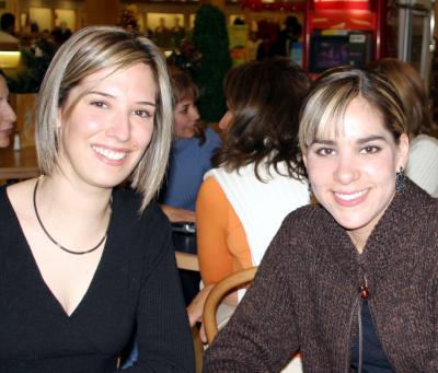 Gaby Alarcón y Daniela de Cano