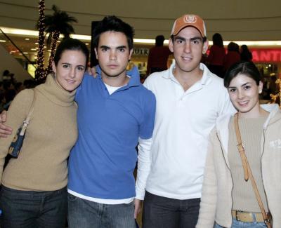 Lucía Sáenz, Iván Ortiz, Eduardo Gómez y Mariana Jiménez.