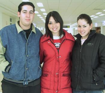 Samantha Ayala, Cindy Ayala y Jesús Ayala viajaron a Tijuana.jpg