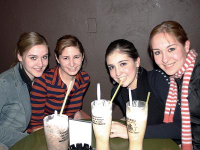 Mayí Udé, Diana Sepúlveda, Maryfer del Ríos y Angie Aguirre.