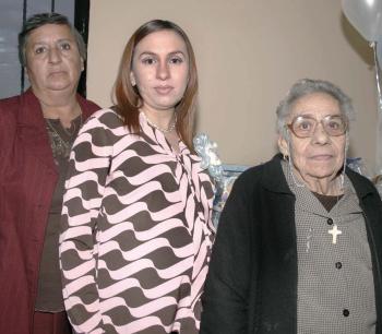Albertina Rodríguez de Fraire y Albertina Alcántar le organizaron una fiesta de  canastilla a Bettina Fraire de Chapoy, en  honor del bebé que  espera.