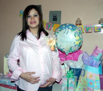 Claudia Rodríguez de Reyes, captada en la fiesta de canastilla que le organizaron por  el próximo nacimiento de su  primer bebé.