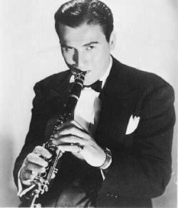 Noviembre 2004

El llamado Rey del Swing, clarinetista, director de banda y leyenda del jazz, Artie Shaw, falleció el 31 de diciembre a los 94 años de edad.