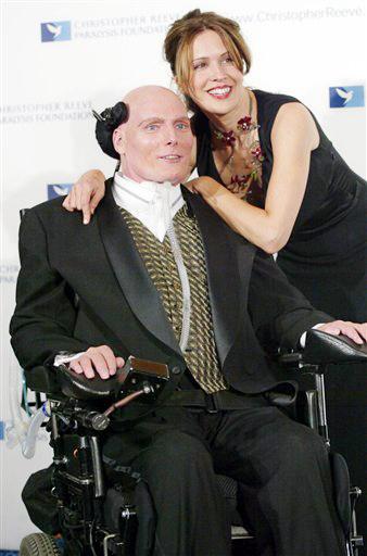 10 de octubre 2004

El actor Christopher Reeve, célebre por interpretar a 'Superman' en varias películas y quien sufrió un accidente que lo dejó paralítico hace nueve años, falleció dejando un gran vacío en el cine .
