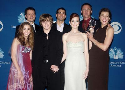 En las categorías de televisión, la sensación de la temporada 'Desperate Housewives' obtuvo el premio a la mejor nueva serie dramática.

Aquí los protagonistas.