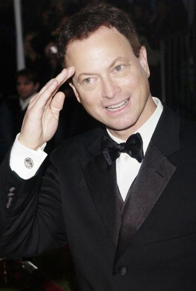 Gary Sinise bromeó a su llegada con los periodistas.