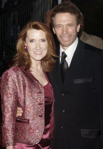 El productor Jerry Bruckheimer y su acompañante.