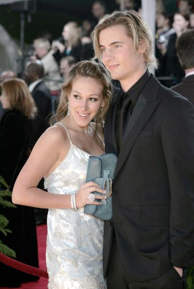 En las próximas semanas, muchas asociaciones profesionales y grupos de críticos elegirán las mejores películas, programas de televisión y músicos durante la temporada anual de entrega de premios.

Aquí Haylie Duff y Erik Von Detten a su llegada.