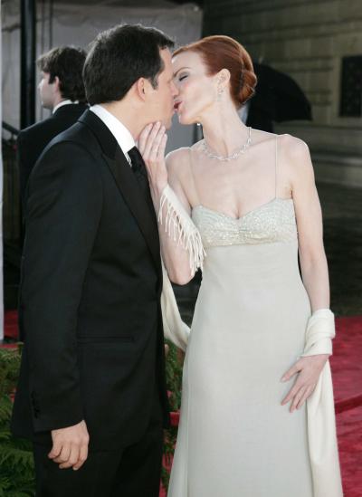 Esta elección tiene poco que ver con los más codiciados premios de la crítica estadounidense, los Oscar, o los candidatos a los Globos de Oro, donde no figura ninguno de estos títulos. 

Steven Culp y Marcia Cross posan a su llegada de manera muy cariñosa.