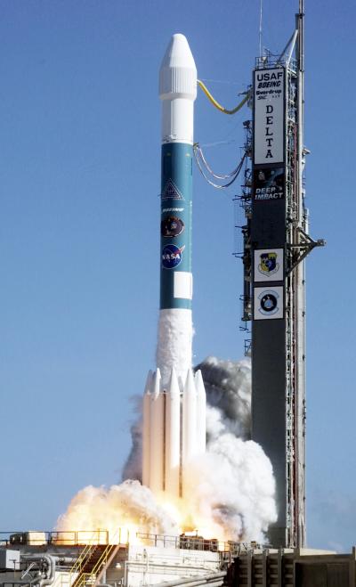 La colisión será vigilada, paso a paso, por cámaras montadas en la nave nodriza, varios telescopios espaciales como el Hubble y el Spitzer e instrumentos especiales en Mauna Kea (Hawai).