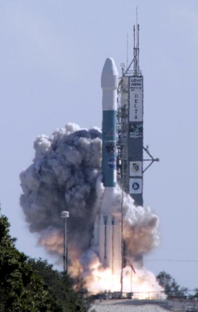 Una vez que llegue a su destino, la nave nodriza soltará una especie de vehículo-proyectil que creará un enorme cráter en la superficie del cometa Tempel 1.