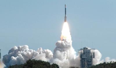 El viaje sin retorno de 431 millones de kilómetros tiene como objetivo lanzar una especie de vehículo-proyectil -fortificado con cobre- que esencialmente será 'arrollado' por el cometa Tempel 1 a una velocidad de 37 mil kilómetros por hora.