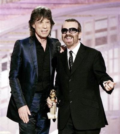 El legendario Mick Jagger (izq.) ganó por vez primera este reconocimiento por 'Old Habits Die Hard', la canción compuesta e interpretada para la película 'Alfie', su galardón se lo entregó
David A. Stewart.