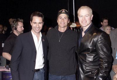 Al igual que hace tres años lo hizo Neil Young, Madonna cantó Imagine de John Lennon, ataviada con un vestido negro. 

De izquierda a derecha Eric Mccormack , Rob Lowe y Neal Mcdonough.