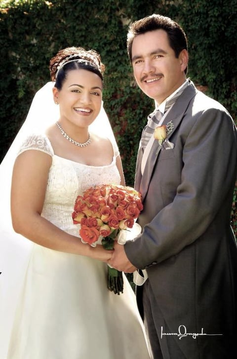 Sr. David García Rodríguez y Srita. Mireya Méndez Oviedo recibieron la bendición nupcial  en la parroquia de Nuestra Señora de la Virgen de la Encarnación, el sábado 27 de noviembre de 2004.