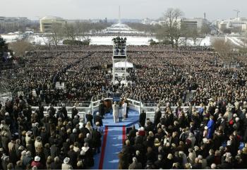 La factura total de seguridad ascenderá a 12 millones de dólares, en parte para sufragar el costo de horas extras de los agentes asignados a proteger el desfile del presidente George W. Bush entre el Congreso y el Capitolio.