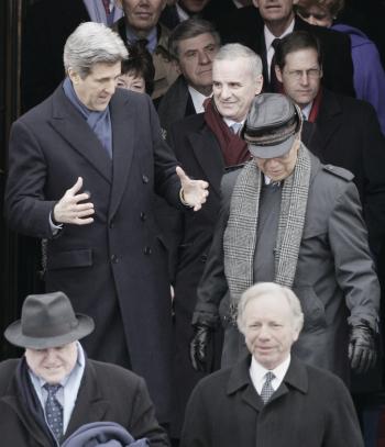 John Kerry llegó a presenciar la ceremonia de la cual le hubiera gustado ser protegonista.