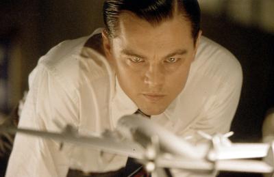 A Howard Hughes, el temerario multimillonario a quien le gustaba el juego y los escarceos con Hollywood, le habría gustado las apuestas para los premios Oscar.
  'El Aviador', biografía de Hughes filmada por Martin Scorsese, es favorita para ganar el premio de la Academia estadounidense a la mejor película, de acuerdo con los apostadores, que comenzaron a aceptar posturas tan pronto como fueron anunciados los nominados.

Leonardo Di caprio en la película 'The Aviator', quien también recibió la nominación como 'Mejor Actor'.