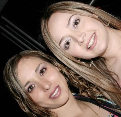 Daniela Rivera y Rosa Alicia Ramos.
