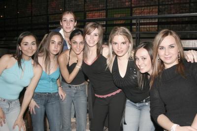 Stephy, Nadia, Mary Tere, Rosy, Regina, Jackie, Paulina y Maru.