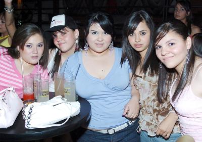 Cinthia Triana, Ana Tamez, Lorena Moreno y Alis y Ale Tamez