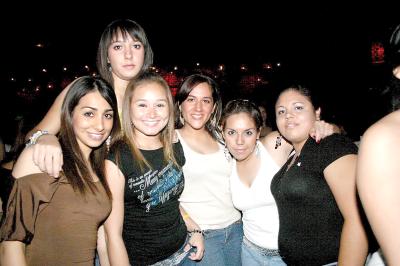 Bibiana, Temzy, Mayca, Karla, Gilda y Lily.