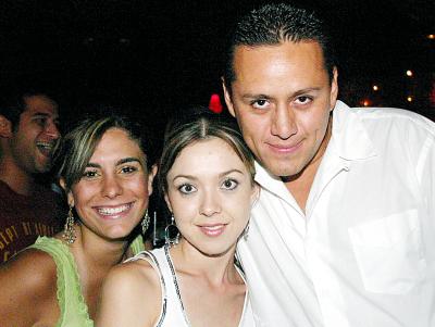 Marisa Urquizo, Liliana Fernández y Óscar Rodríguez