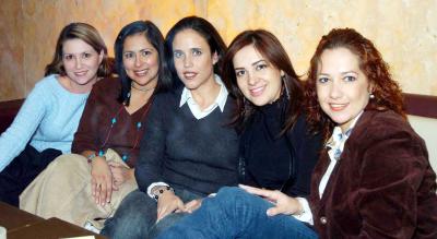 Anabel González, Karla Valenzuela, Ana Laura Saravia, Rocío Herrera y Claudia Cárdenas.
