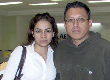 Alejandra Cardina viajó a Myrtle Beach  y fue despedida  por Rodolfo Gracía.