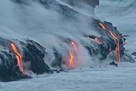 El Parque Nacional de Volcanes de Hawai también alberga al volcán Mauna Loa, el más grande del mundo.