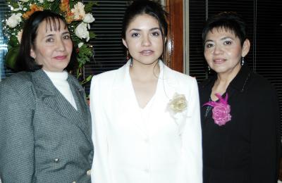 Rosa María López de Rodríguez y María Antonieta Cadena de Calderón le ofrecieron una despedida de soltera a Karla Enevy Rodríguez López, con motivo de su próximo enlace matrimonial.