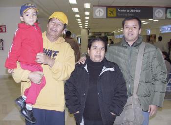 04 de febrero de 2005

Jesús Ramírez viajó a Los Ángeles y fue despedida por María Hernández y Jesús Ramírez..