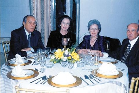 50 AÑOS


El pasado 8 de Enero celebraron 50 años de feliz y armonioso matrimonio la pareja formada por Alberto y Rosario, en compañía de sus hijas, Rosario, Carmen Elena, Lorena, Cecilia y Ana Cristina, así como sus respectivos cónyuges, nietos y un bisnieto