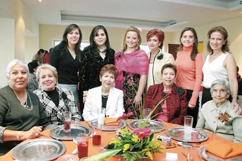 En compañía de sus amigas y familiares