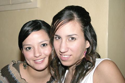 Ruth Medinaveitia y Esthela González