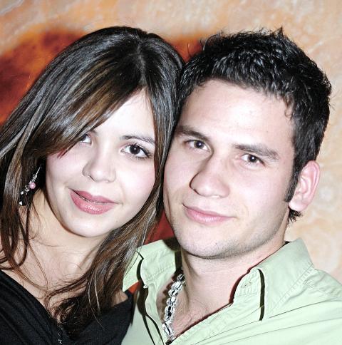 ...Y LLEGÓ LA NOCHE


Luis Ernesto Olhagaray Saracho y Lidia Cárdenas Rodríguez