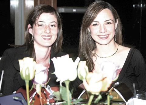 Juliana de González, Maria Elena de Olloqui