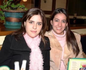 Brenda Dávila y Julia Peña.