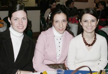 Karina Kort y Susana Valdés acompañaron a María del Carmen en su despedida de soltera.