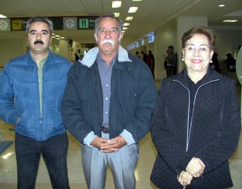 09 de febrero de 2005

Los señores Ballardo Guerrero y Luz María Tapia viajaron a Las Vegas y fueron despedidos por Ballardo Junior.
