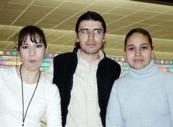 Elizabeth Luévanos, Ana Luisa y Efraín Palafox.