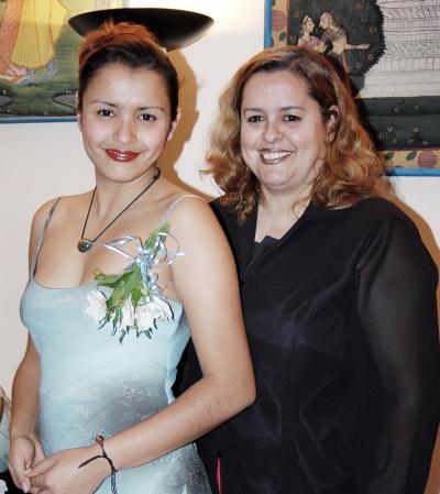 Evelyn Licero Beltrán disfrutó de una despedida de soltera que le ofreció su mamá Eva Beltrán Seañez.