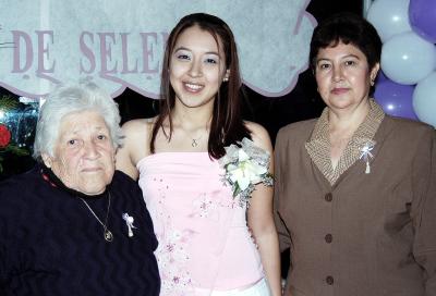 11 de febrero de 2005

Selene Loza Zavala fue despedida de su vida de soltera por su cercano matrimonio.
