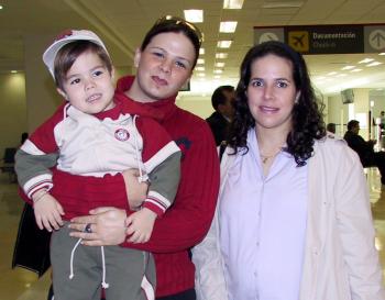 Catalina de Traeger, Max Traeger y Mary Pily Córdova viajaron al DF.