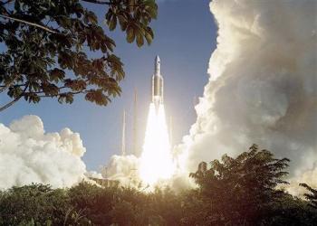 El cohete más poderoso de Europa, que transportaba una carga de satélites, partió hacia el espacio desde su base sudamericana en lo que fue un lanzamiento exitoso a más de dos años después de que su vuelo